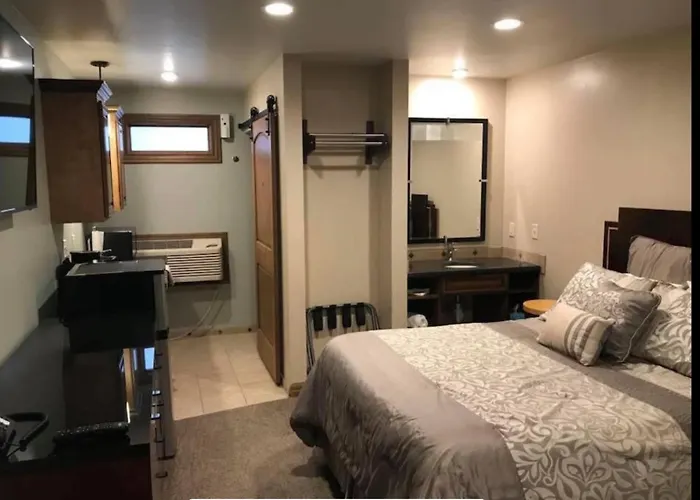 Baltzell Lodge