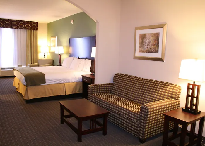 Holiday Inn Express Pratt By Ihg